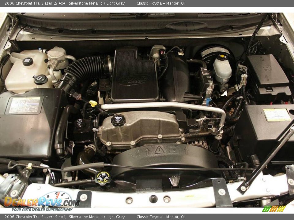 2006 Chevrolet TrailBlazer LS 4x4 Silverstone Metallic / Light Gray Photo #19