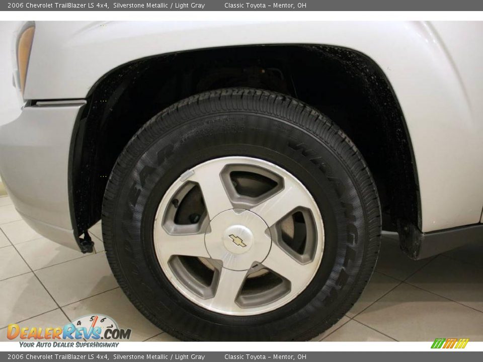 2006 Chevrolet TrailBlazer LS 4x4 Silverstone Metallic / Light Gray Photo #20