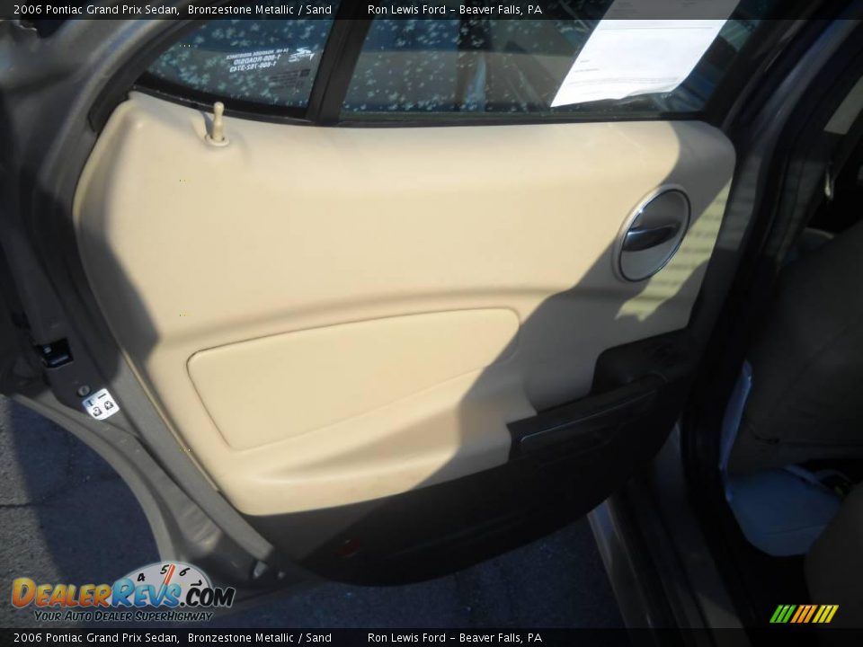 2006 Pontiac Grand Prix Sedan Bronzestone Metallic / Sand Photo #10