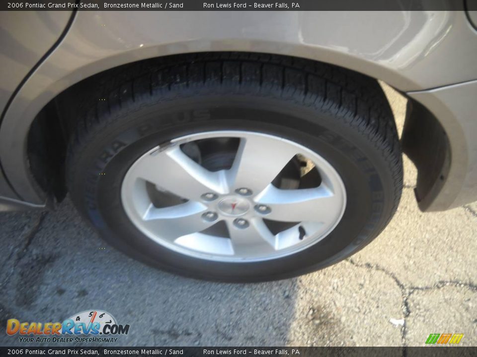 2006 Pontiac Grand Prix Sedan Bronzestone Metallic / Sand Photo #13