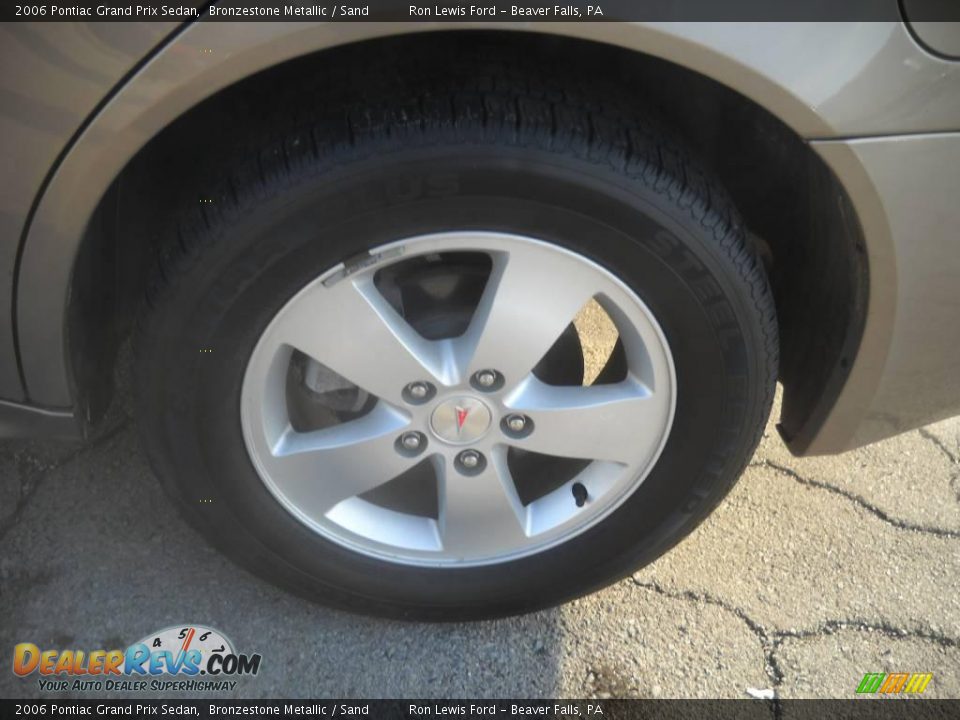 2006 Pontiac Grand Prix Sedan Bronzestone Metallic / Sand Photo #14