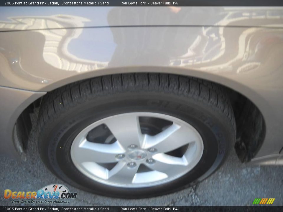 2006 Pontiac Grand Prix Sedan Bronzestone Metallic / Sand Photo #16