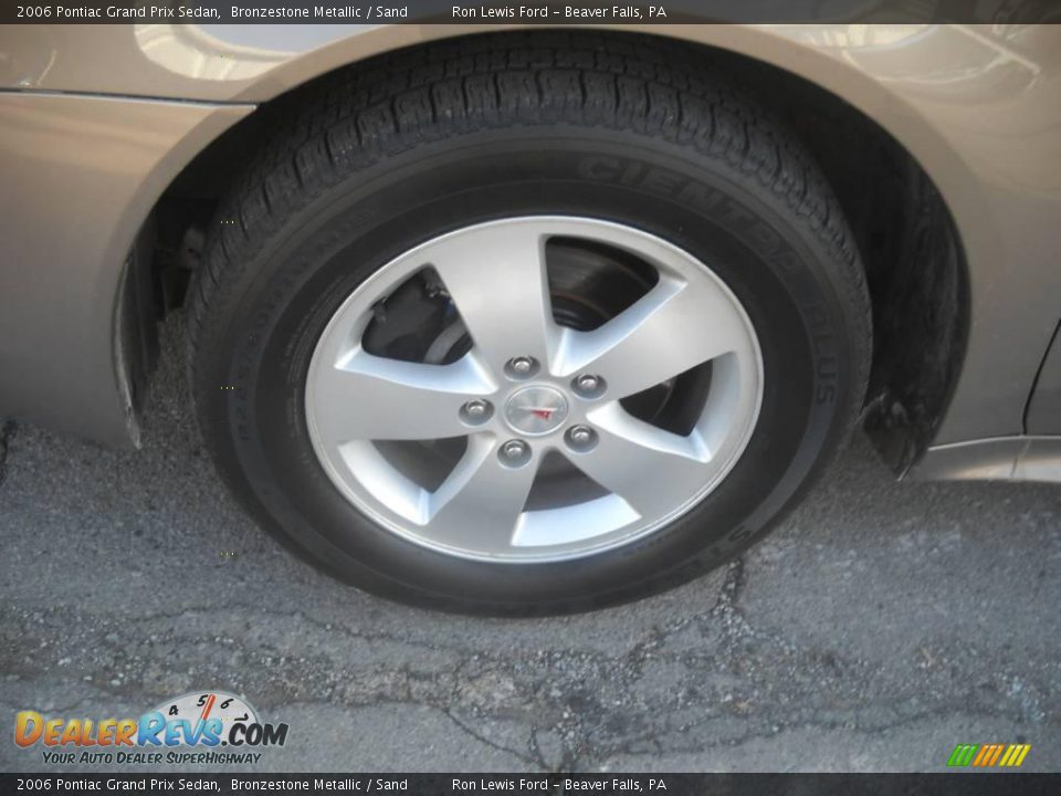 2006 Pontiac Grand Prix Sedan Bronzestone Metallic / Sand Photo #17