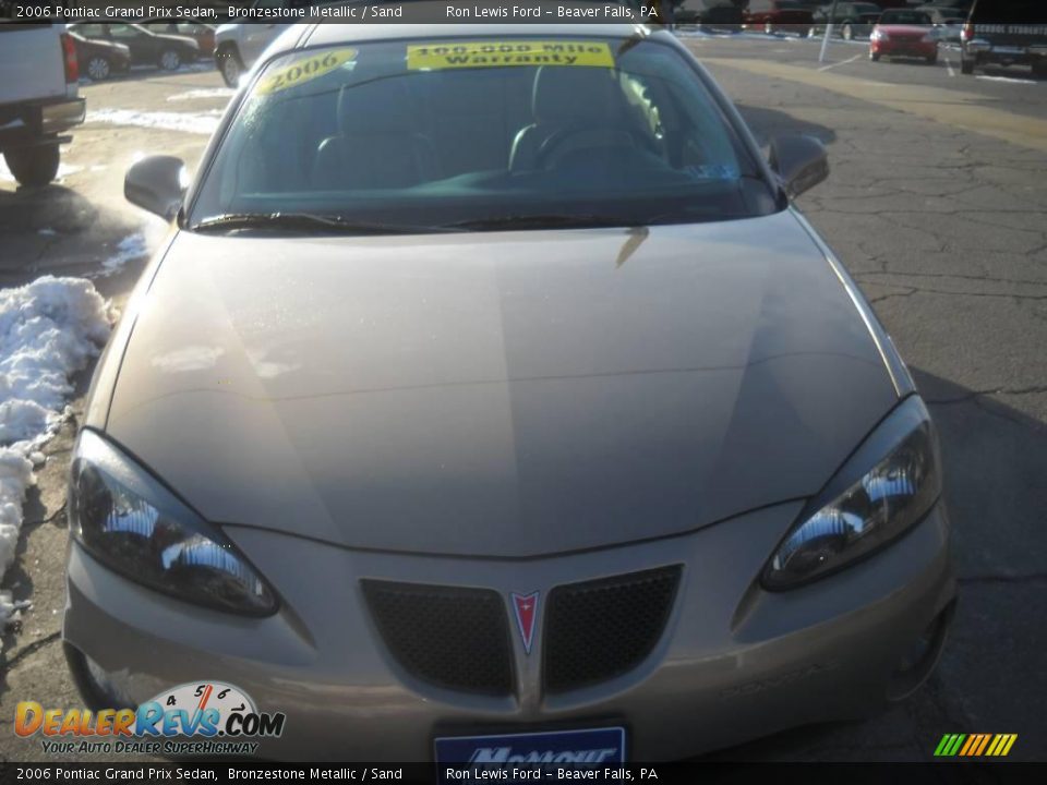2006 Pontiac Grand Prix Sedan Bronzestone Metallic / Sand Photo #19