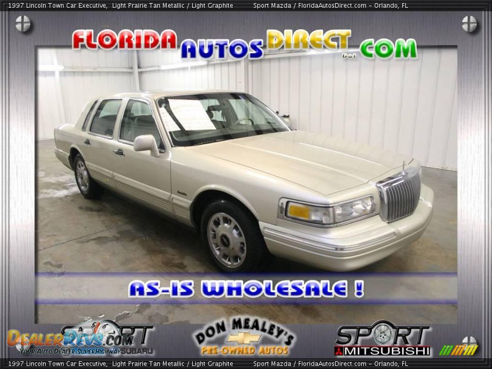 1997 Lincoln Town Car Executive Light Prairie Tan Metallic / Light Graphite Photo #1