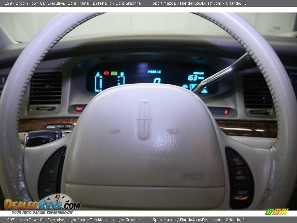 1997 Lincoln Town Car Executive Light Prairie Tan Metallic / Light Graphite Photo #10