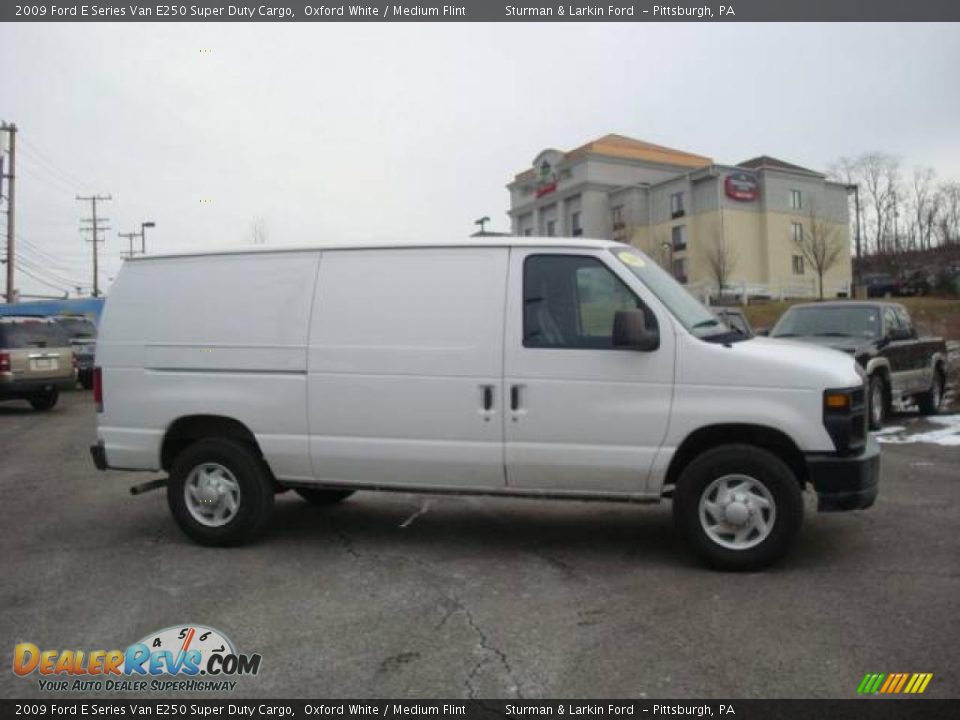 2009 Ford E Series Van E250 Super Duty Cargo Oxford White / Medium Flint Photo #2