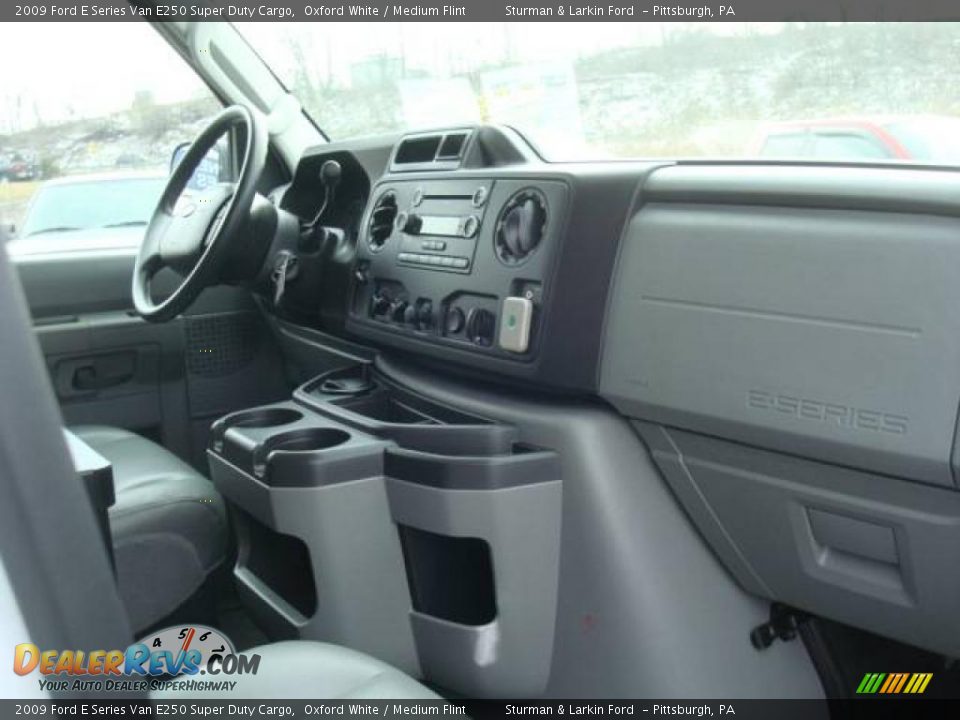2009 Ford E Series Van E250 Super Duty Cargo Oxford White / Medium Flint Photo #13