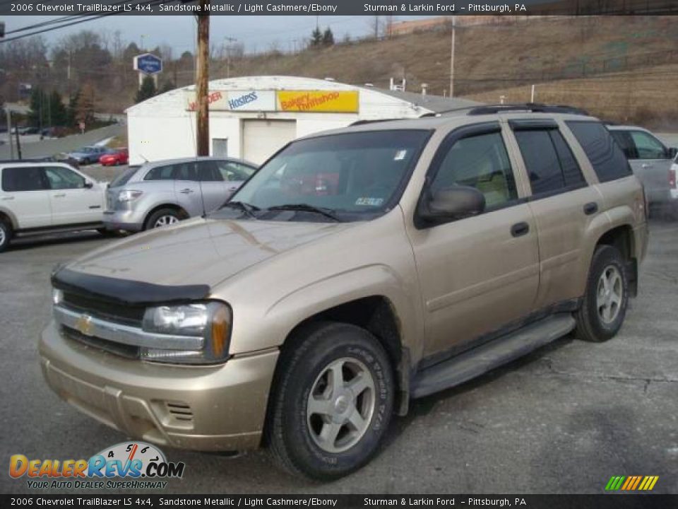 2006 Chevrolet TrailBlazer LS 4x4 Sandstone Metallic / Light Cashmere/Ebony Photo #7