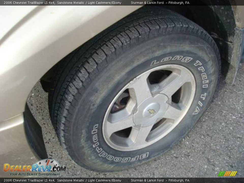 2006 Chevrolet TrailBlazer LS 4x4 Sandstone Metallic / Light Cashmere/Ebony Photo #9