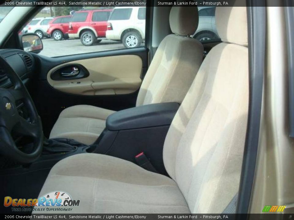 2006 Chevrolet TrailBlazer LS 4x4 Sandstone Metallic / Light Cashmere/Ebony Photo #10