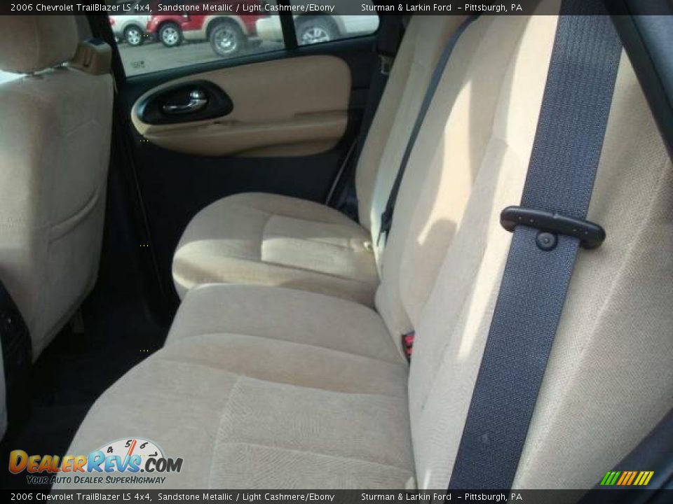 2006 Chevrolet TrailBlazer LS 4x4 Sandstone Metallic / Light Cashmere/Ebony Photo #11