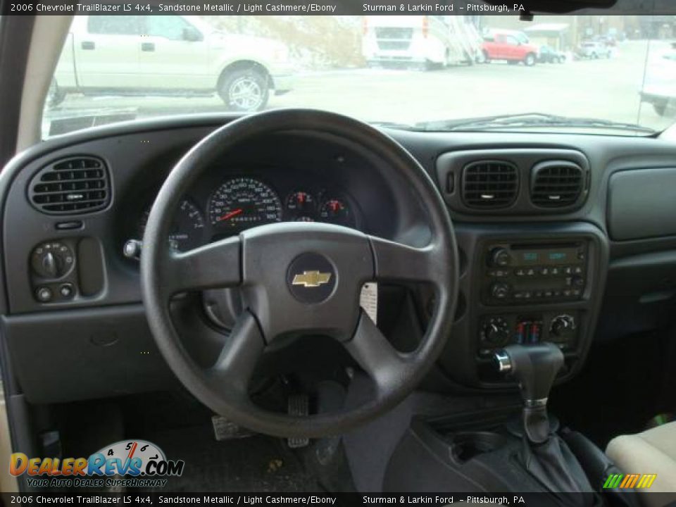 2006 Chevrolet TrailBlazer LS 4x4 Sandstone Metallic / Light Cashmere/Ebony Photo #12