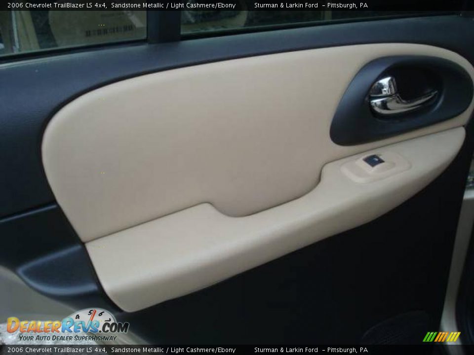 2006 Chevrolet TrailBlazer LS 4x4 Sandstone Metallic / Light Cashmere/Ebony Photo #13