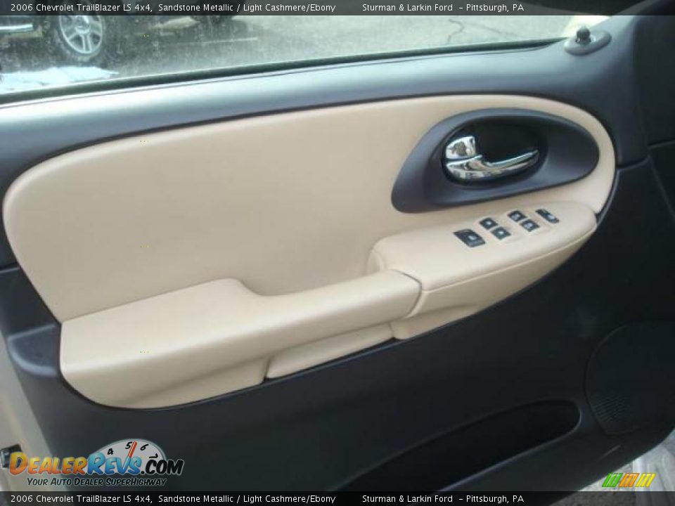 2006 Chevrolet TrailBlazer LS 4x4 Sandstone Metallic / Light Cashmere/Ebony Photo #14