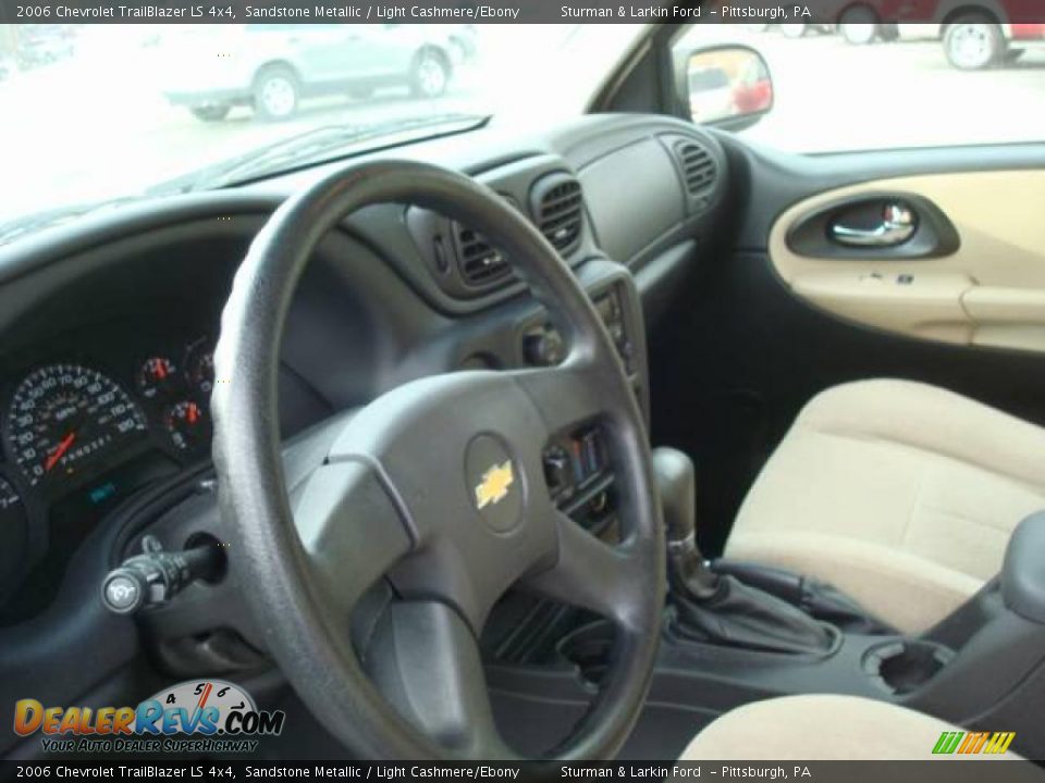 2006 Chevrolet TrailBlazer LS 4x4 Sandstone Metallic / Light Cashmere/Ebony Photo #16