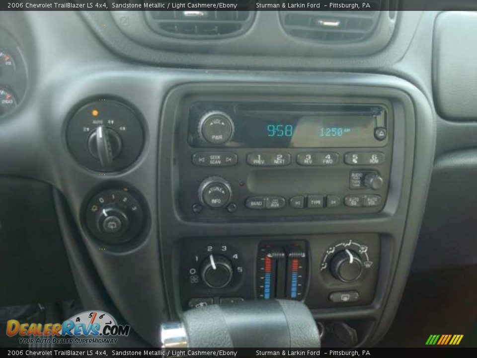 2006 Chevrolet TrailBlazer LS 4x4 Sandstone Metallic / Light Cashmere/Ebony Photo #18