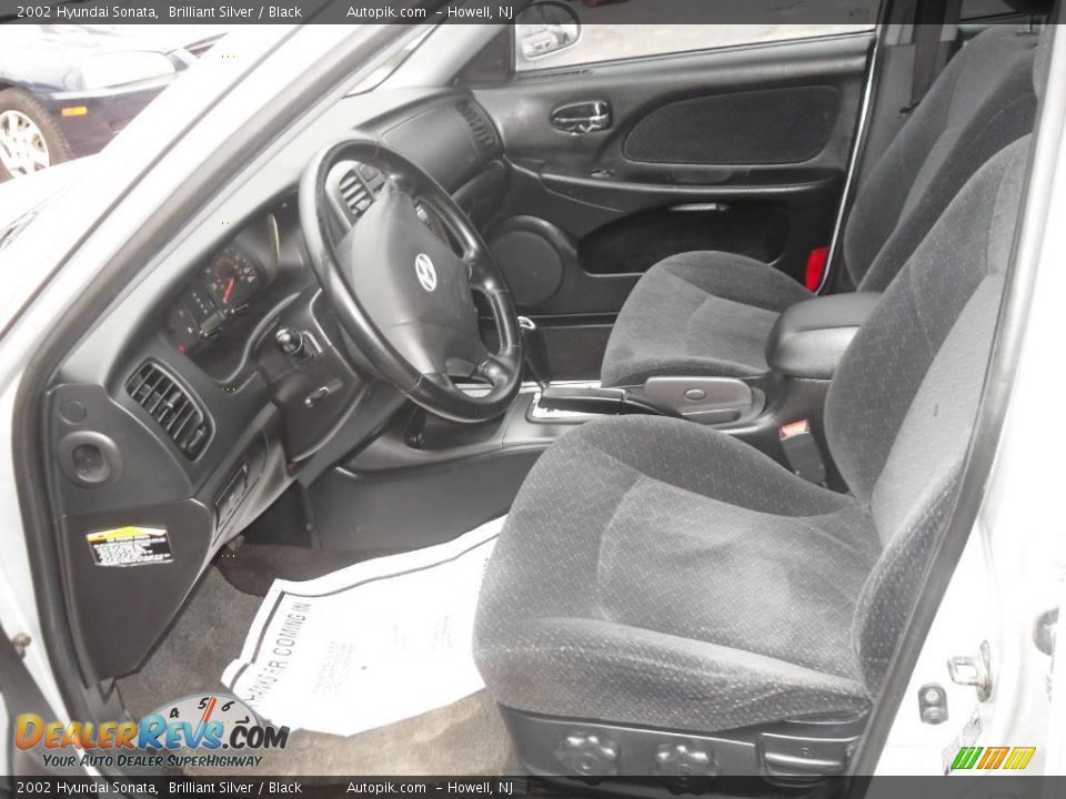 2002 Hyundai Sonata Brilliant Silver / Black Photo #6