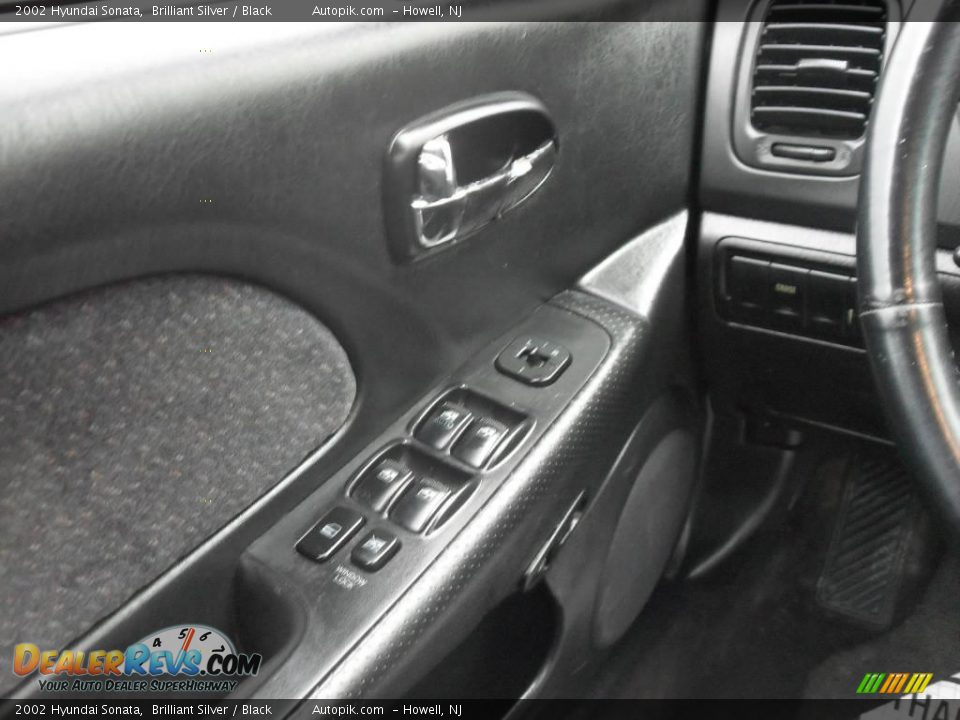 2002 Hyundai Sonata Brilliant Silver / Black Photo #12