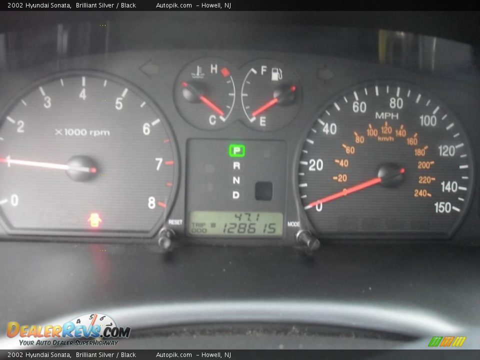 2002 Hyundai Sonata Brilliant Silver / Black Photo #13