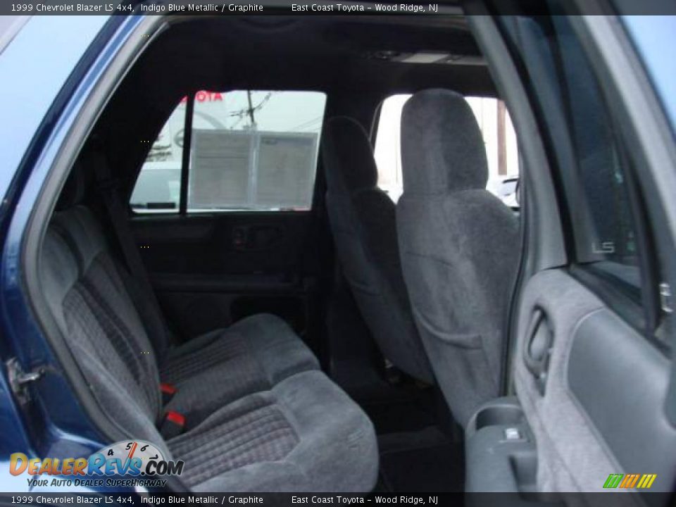 1999 Chevrolet Blazer LS 4x4 Indigo Blue Metallic / Graphite Photo #12