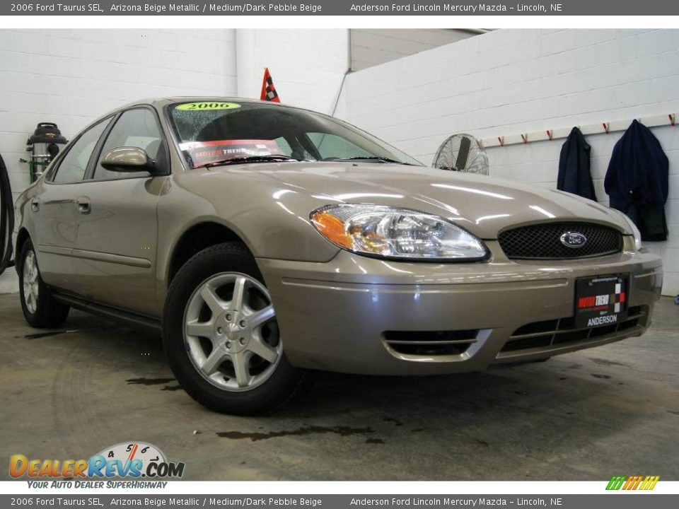 2006 Ford Taurus SEL Arizona Beige Metallic / Medium/Dark Pebble Beige Photo #1