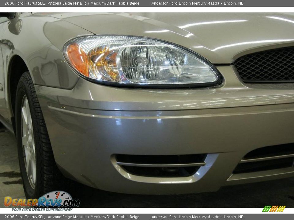 2006 Ford Taurus SEL Arizona Beige Metallic / Medium/Dark Pebble Beige Photo #3