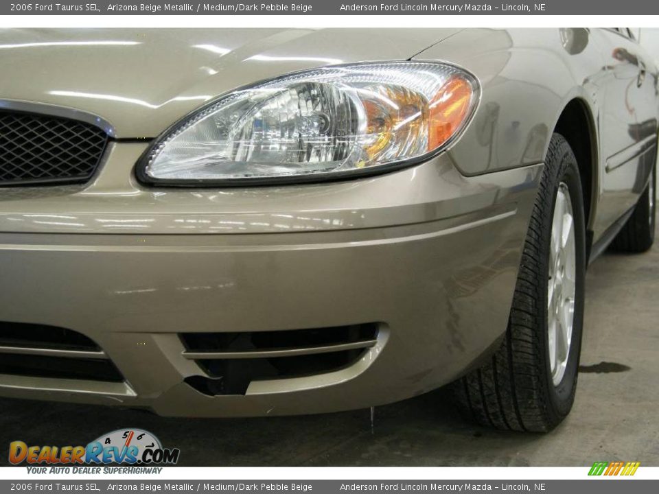 2006 Ford Taurus SEL Arizona Beige Metallic / Medium/Dark Pebble Beige Photo #4