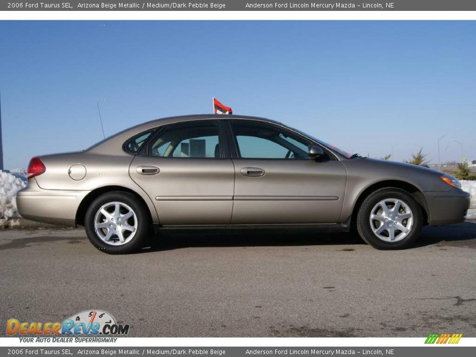 2006 Ford Taurus SEL Arizona Beige Metallic / Medium/Dark Pebble Beige Photo #5