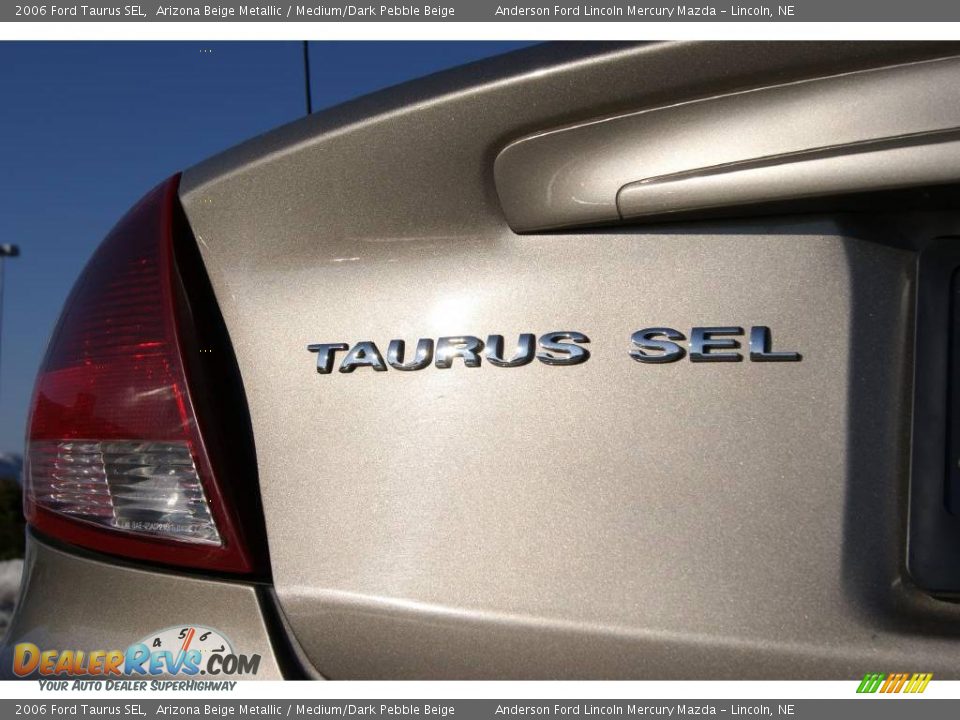 2006 Ford Taurus SEL Arizona Beige Metallic / Medium/Dark Pebble Beige Photo #10