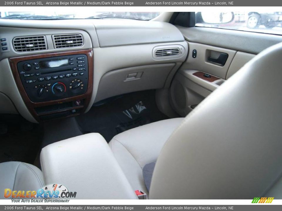 2006 Ford Taurus SEL Arizona Beige Metallic / Medium/Dark Pebble Beige Photo #21