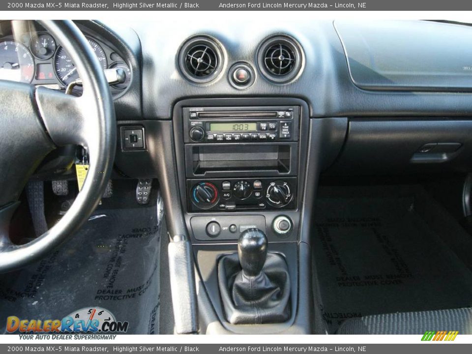 2000 Mazda MX-5 Miata Roadster Highlight Silver Metallic / Black Photo #18