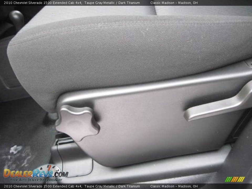 2010 Chevrolet Silverado 1500 Extended Cab 4x4 Taupe Gray Metallic / Dark Titanium Photo #9