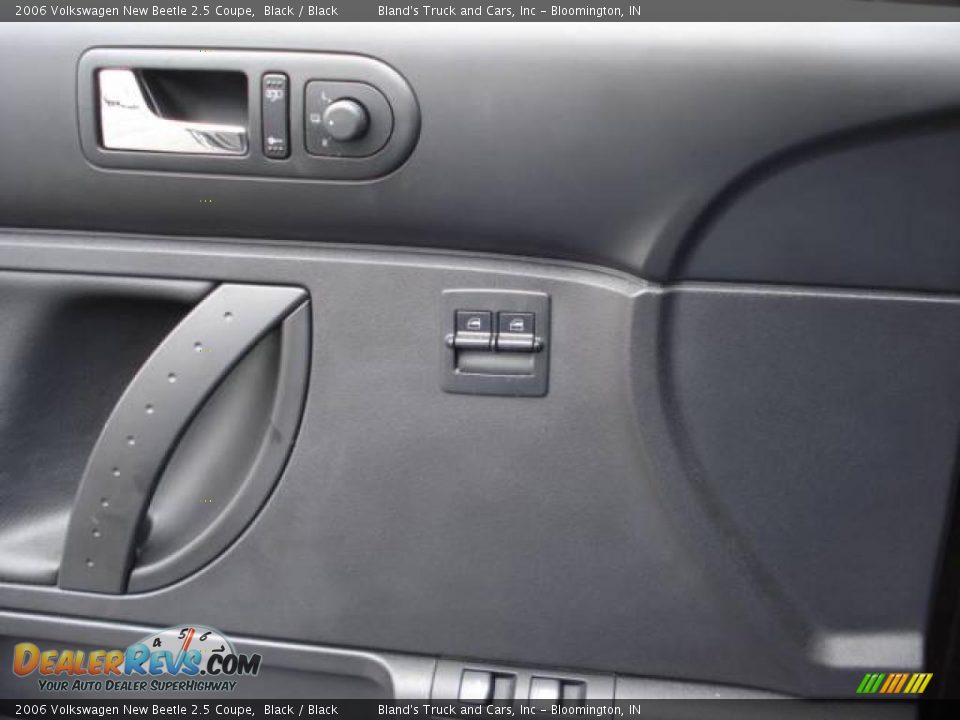 2006 Volkswagen New Beetle 2.5 Coupe Black / Black Photo #19