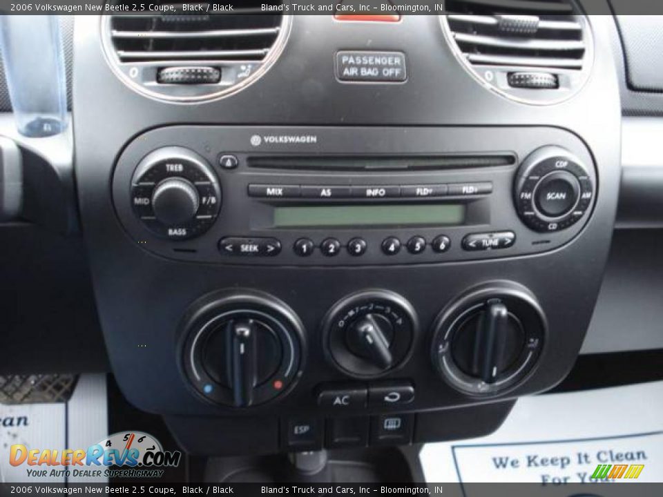 2006 Volkswagen New Beetle 2.5 Coupe Black / Black Photo #21