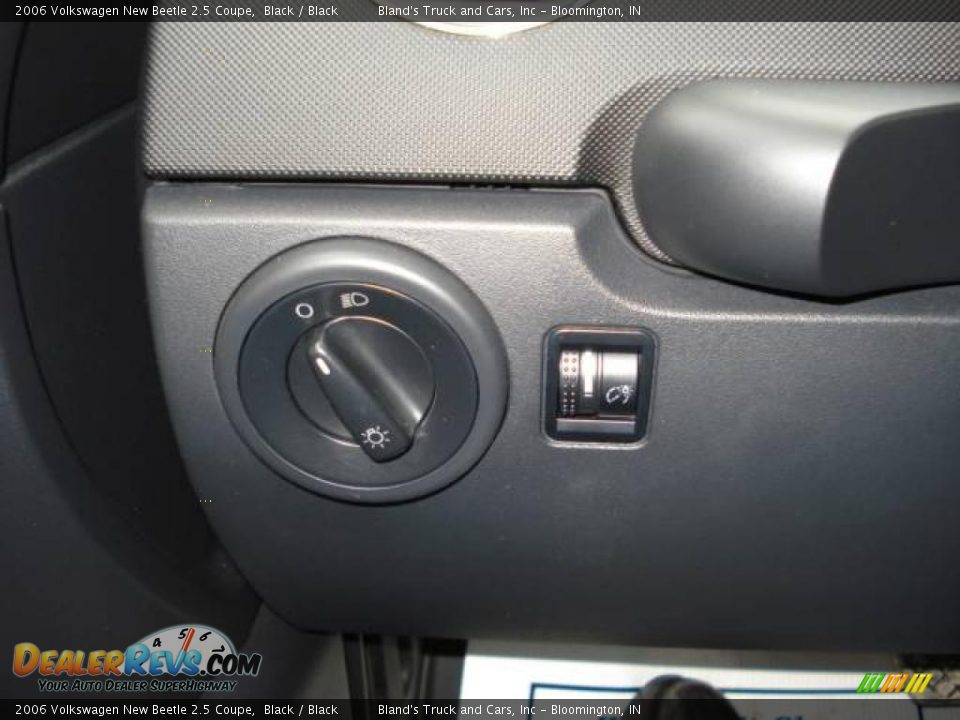 2006 Volkswagen New Beetle 2.5 Coupe Black / Black Photo #22