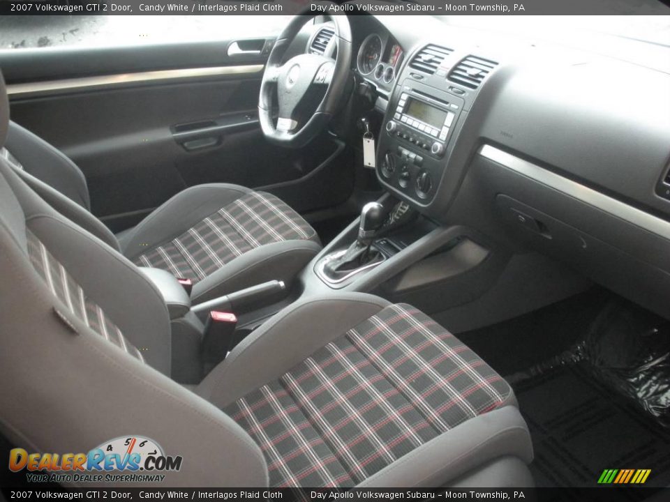 2007 Volkswagen GTI 2 Door Candy White / Interlagos Plaid Cloth Photo #13