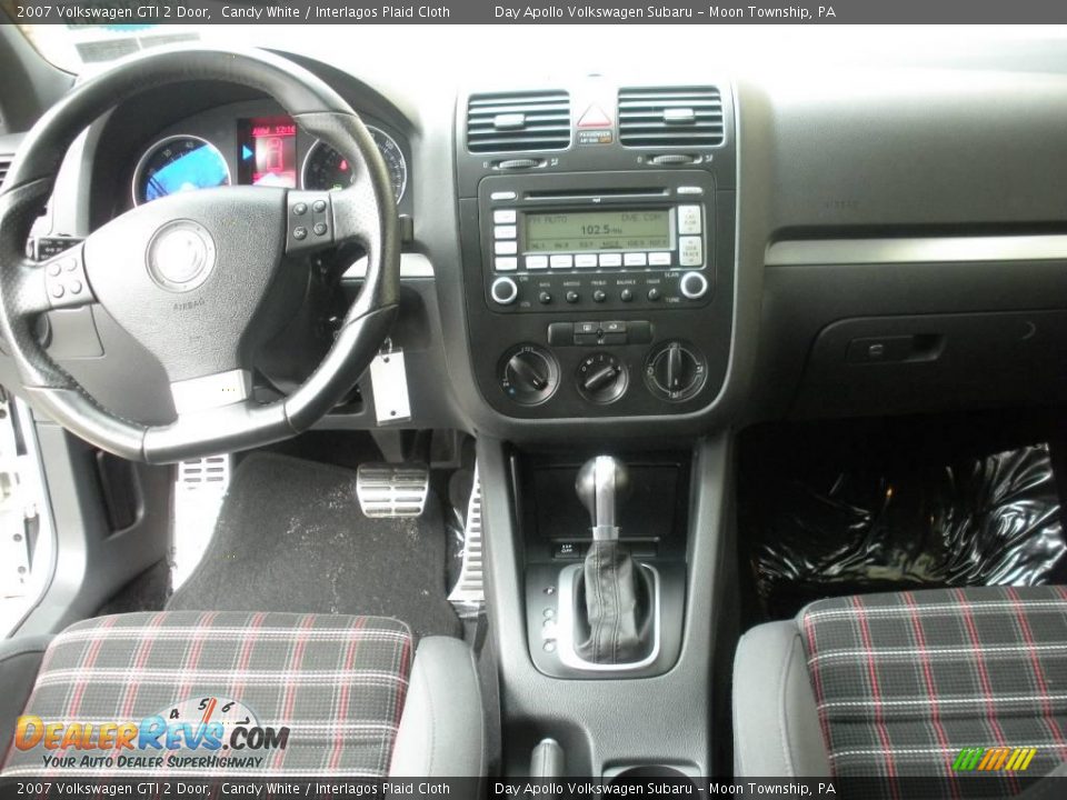 2007 Volkswagen GTI 2 Door Candy White / Interlagos Plaid Cloth Photo #14