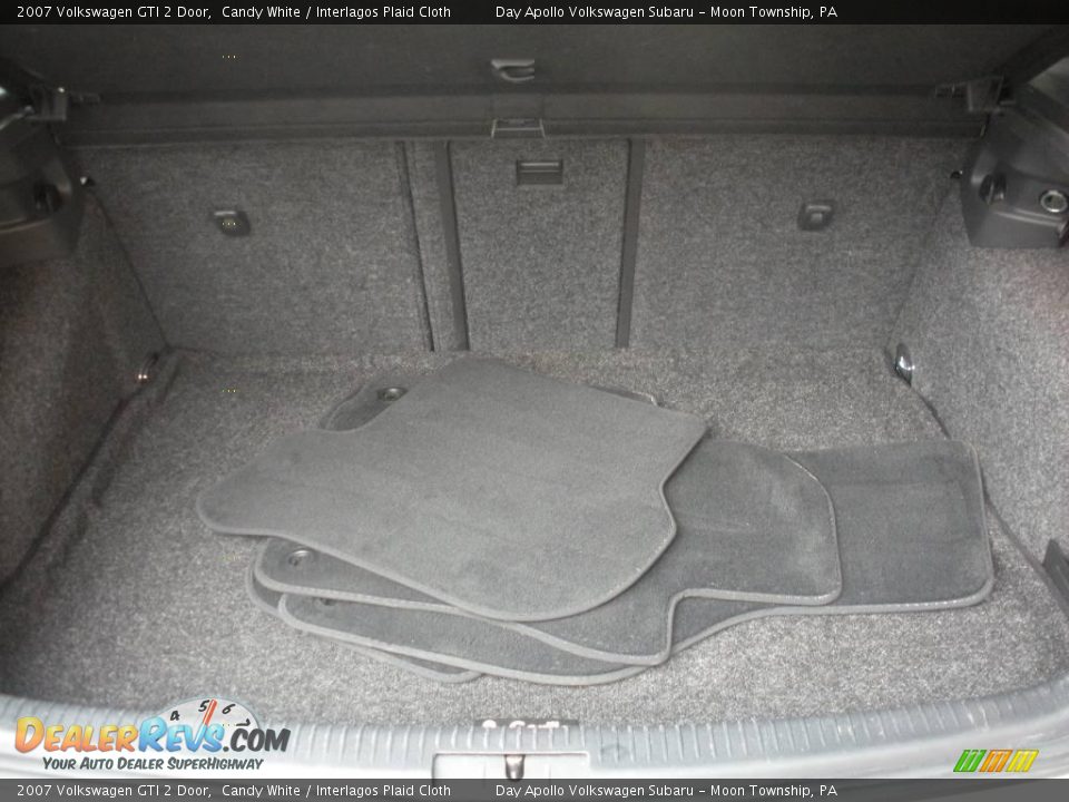 2007 Volkswagen GTI 2 Door Candy White / Interlagos Plaid Cloth Photo #17