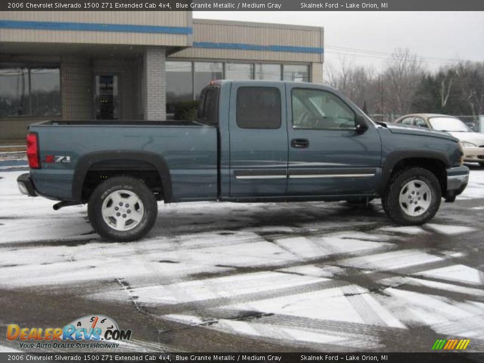 2006 Chevrolet Silverado 1500 Z71 Extended Cab 4x4 Blue Granite Metallic / Medium Gray Photo #2