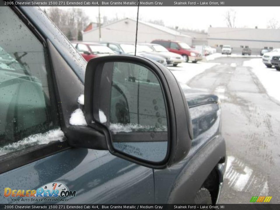 2006 Chevrolet Silverado 1500 Z71 Extended Cab 4x4 Blue Granite Metallic / Medium Gray Photo #17