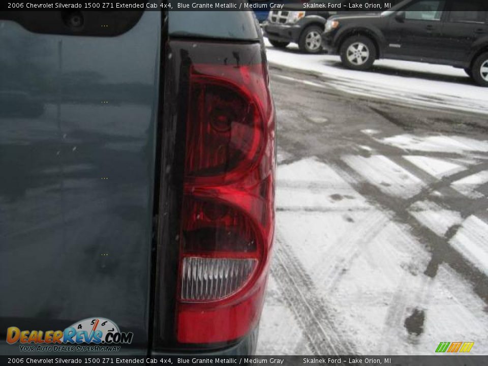 2006 Chevrolet Silverado 1500 Z71 Extended Cab 4x4 Blue Granite Metallic / Medium Gray Photo #19