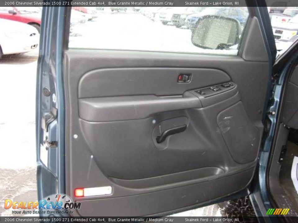 2006 Chevrolet Silverado 1500 Z71 Extended Cab 4x4 Blue Granite Metallic / Medium Gray Photo #24