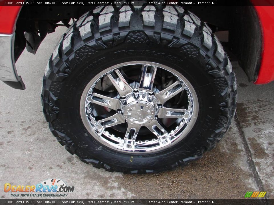 2006 Ford F350 Super Duty XLT Crew Cab 4x4 Red Clearcoat / Medium Flint Photo #2