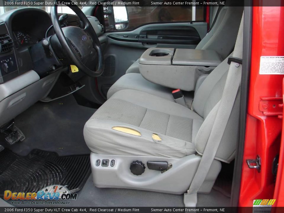 2006 Ford F350 Super Duty XLT Crew Cab 4x4 Red Clearcoat / Medium Flint Photo #5