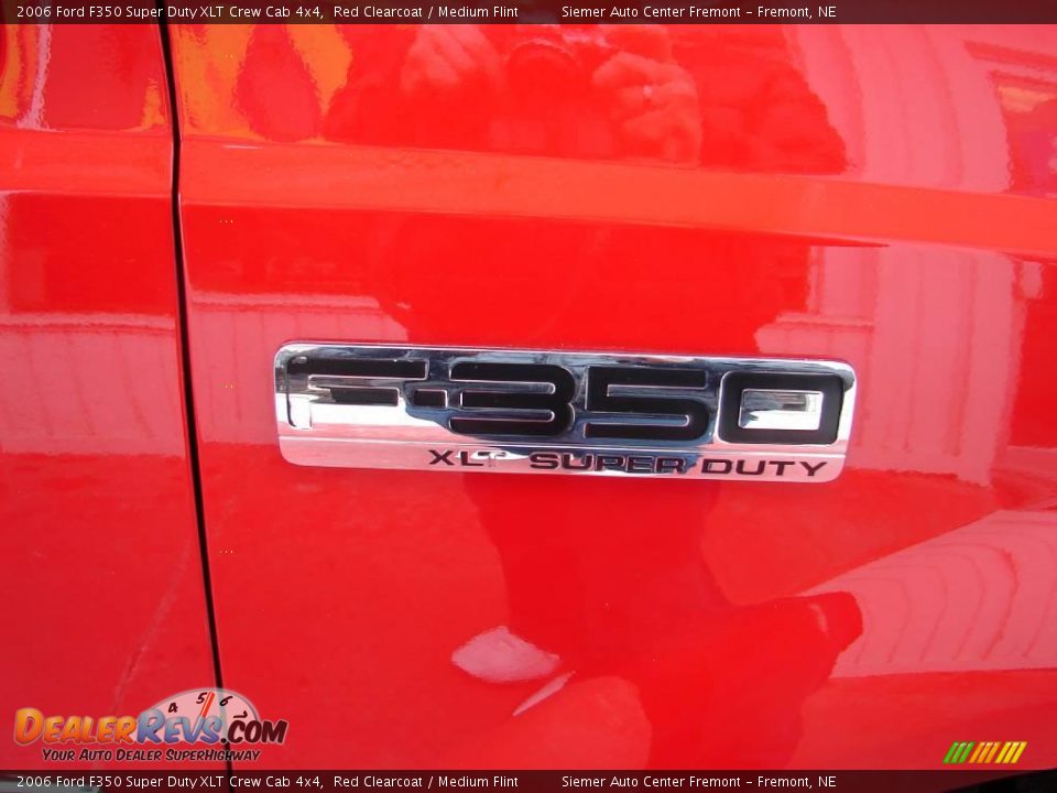 2006 Ford F350 Super Duty XLT Crew Cab 4x4 Red Clearcoat / Medium Flint Photo #10