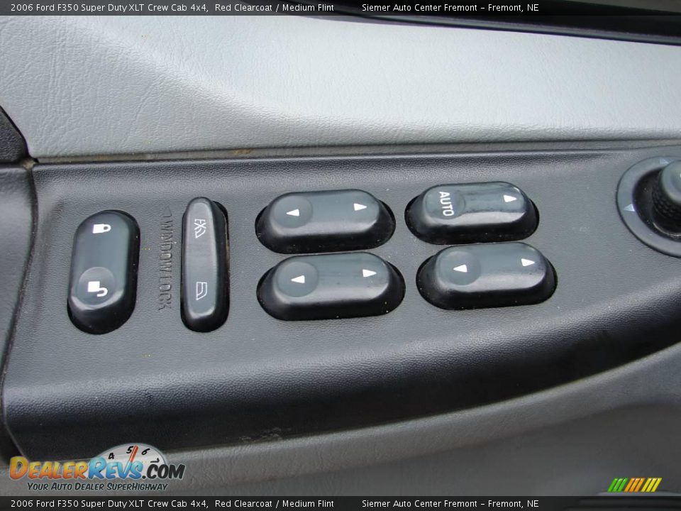 2006 Ford F350 Super Duty XLT Crew Cab 4x4 Red Clearcoat / Medium Flint Photo #13