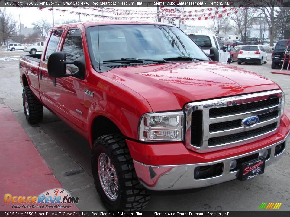 2006 Ford F350 Super Duty XLT Crew Cab 4x4 Red Clearcoat / Medium Flint Photo #14