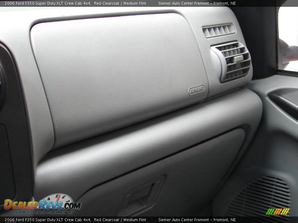 2006 Ford F350 Super Duty XLT Crew Cab 4x4 Red Clearcoat / Medium Flint Photo #20