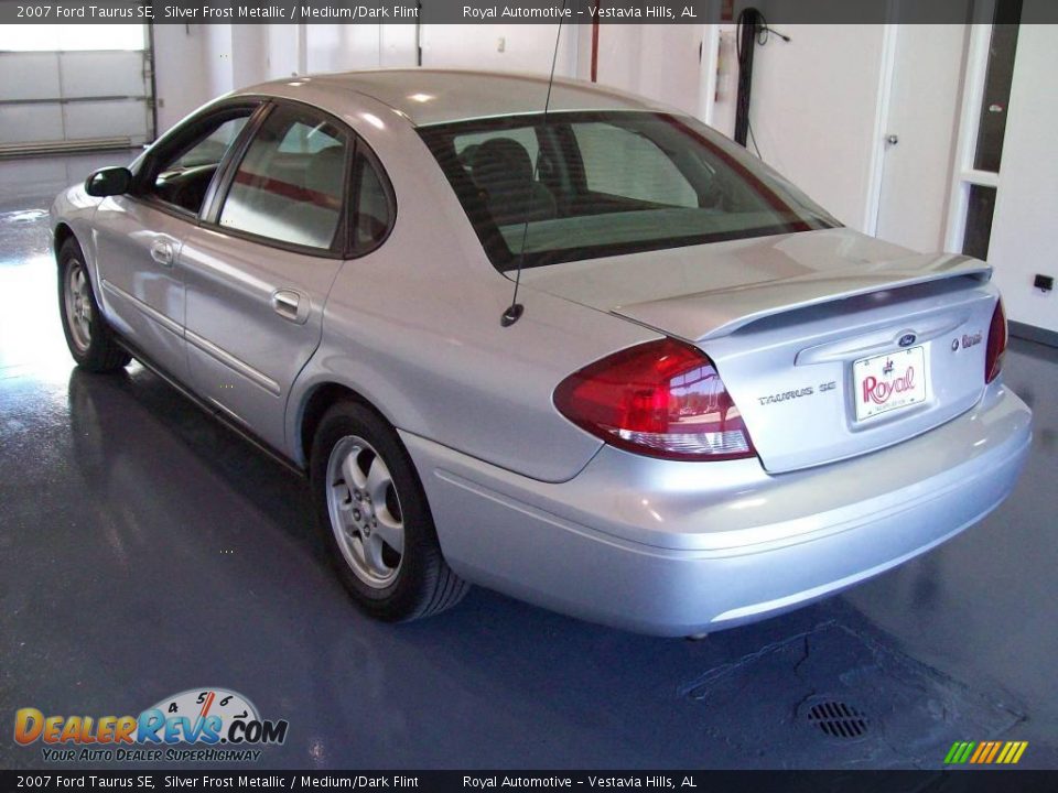2007 Ford Taurus SE Silver Frost Metallic / Medium/Dark Flint Photo #4